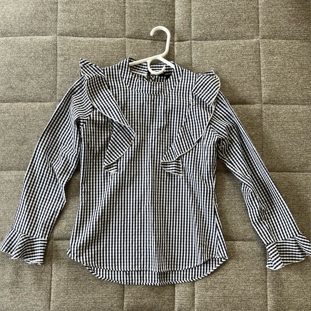 Long-sleeved checkered blouse